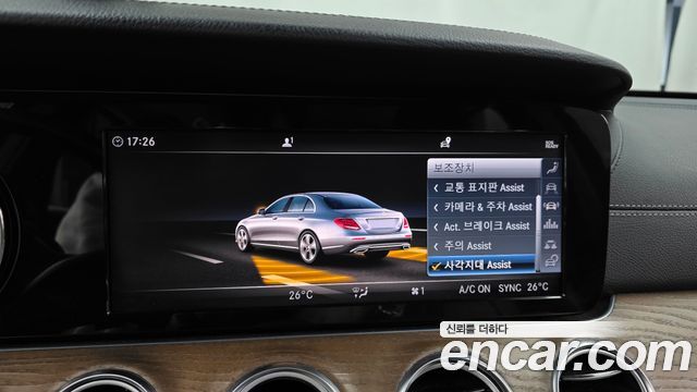 Mercedes-Benz E-Class 2019 — photo 21