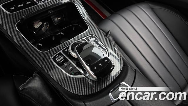 Mercedes-Benz E-Class 2019 — photo 24