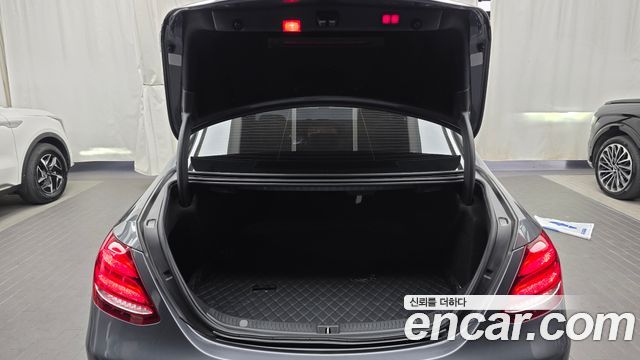 Mercedes-Benz E-Class 2019 — photo 26