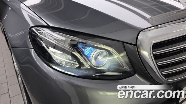 Mercedes-Benz E-Class 2019 — photo 8