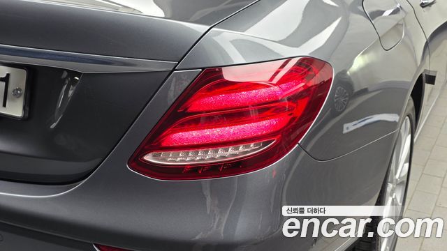 Mercedes-Benz E-Class 2019 — photo 9