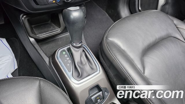 Jeep Renegade 2019 — photo 12