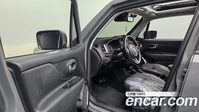 Jeep Renegade 2019 — photo 13