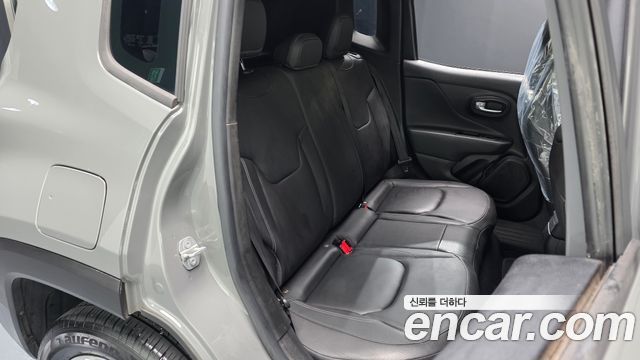 Jeep Renegade 2019 — photo 17