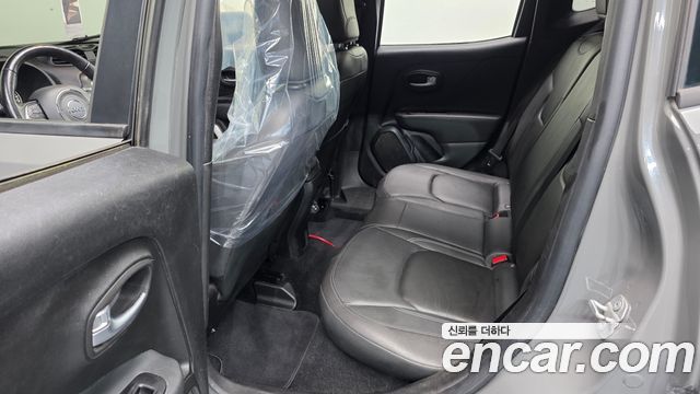 Jeep Renegade 2019 — photo 18