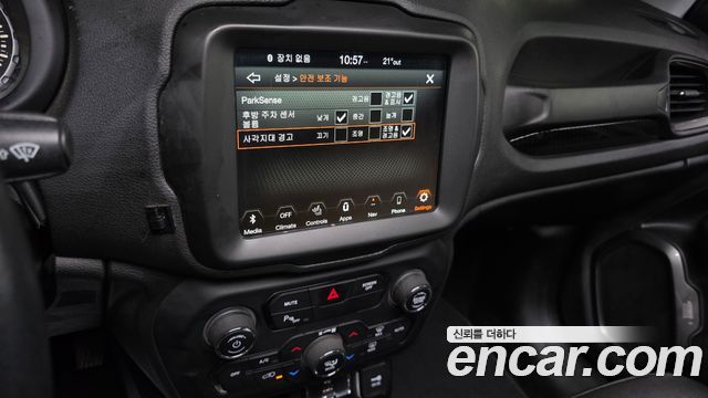 Jeep Renegade 2019 — photo 24