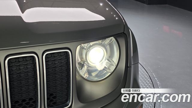 Jeep Renegade 2019 — photo 8