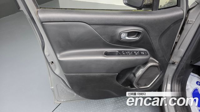 Jeep Renegade 2019 — photo 14