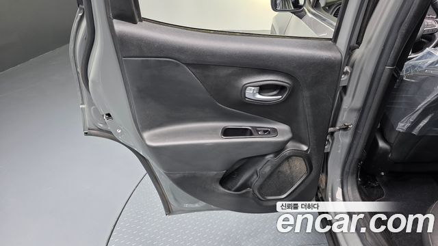 Jeep Renegade 2019 — photo 15