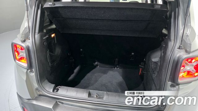 Jeep Renegade 2019 — photo 34