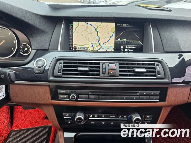 BMW 5-Series 2016 — photo 10