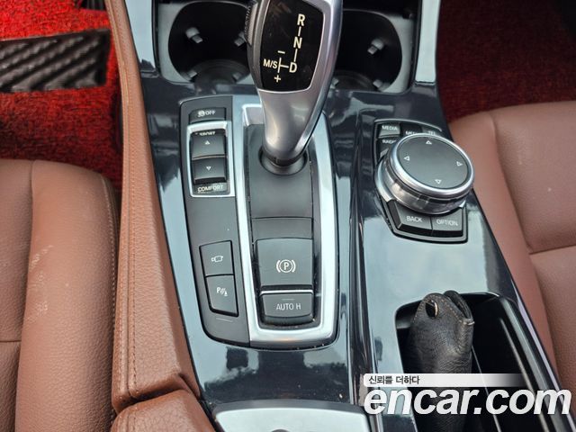BMW 5-Series 2016 — photo 11