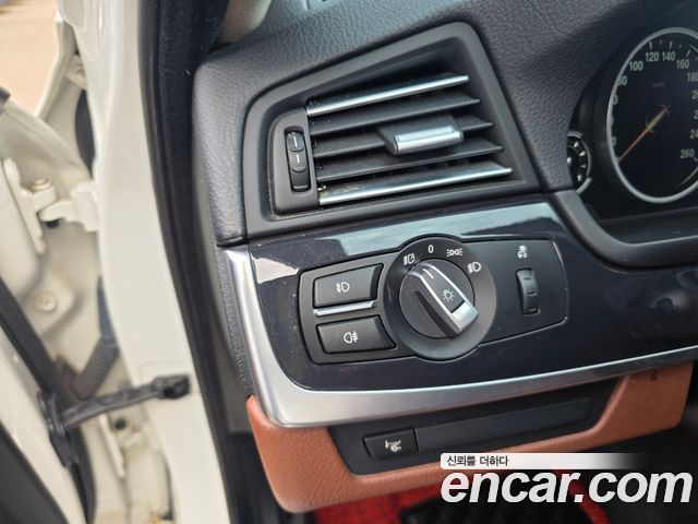 BMW 5-Series 2016 — photo 12