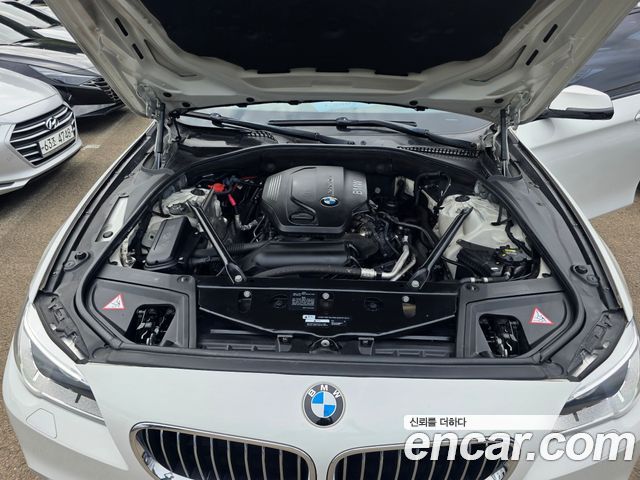 BMW 5-Series 2016 — photo 20