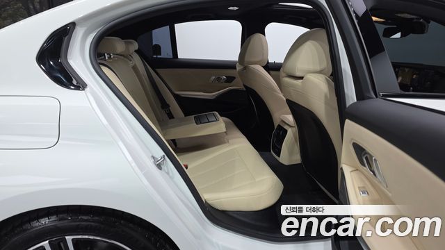 BMW 3-Series 2024 — photo 17