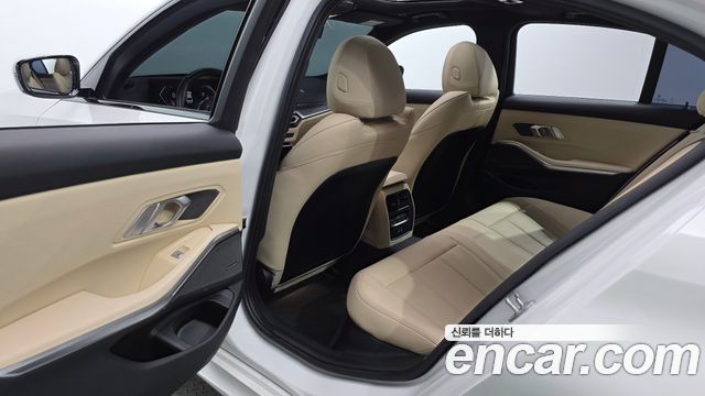 BMW 3-Series 2024 — photo 18