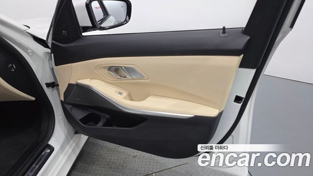 BMW 3-Series 2024 — photo 14