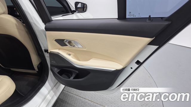 BMW 3-Series 2024 — photo 15