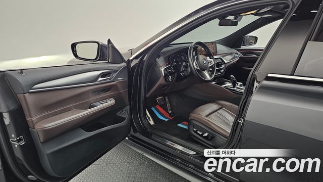 BMW Gran Turismo 2023 — photo 10