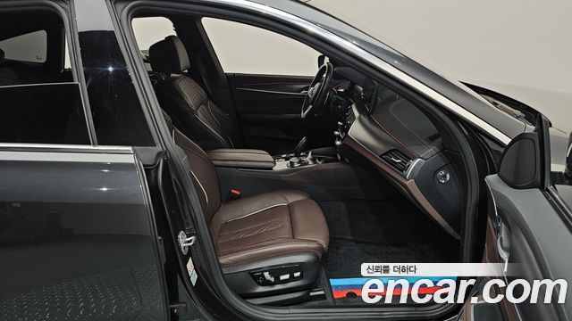 BMW Gran Turismo 2023 — photo 11