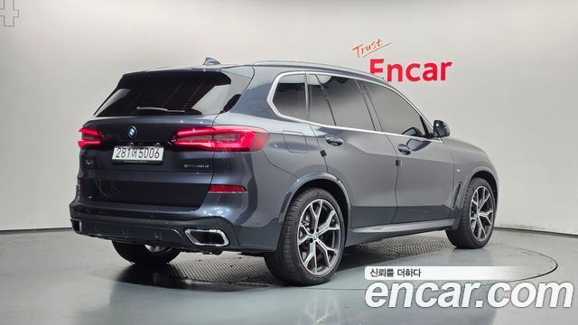 BMW X5 2021 — photo 2