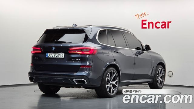 BMW X5 2021 — photo 2