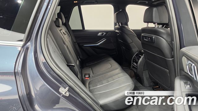 BMW X5 2021 — photo 17