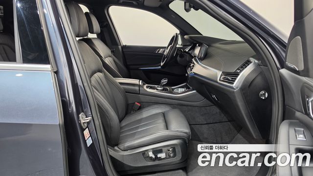 BMW X5 2021 — photo 16