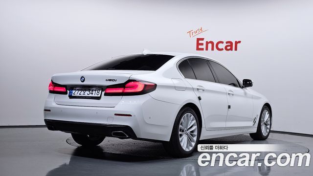 BMW 5-Series 2022 — photo 2
