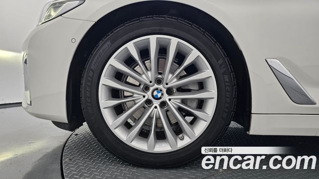 BMW 5-Series 2022 — photo 5