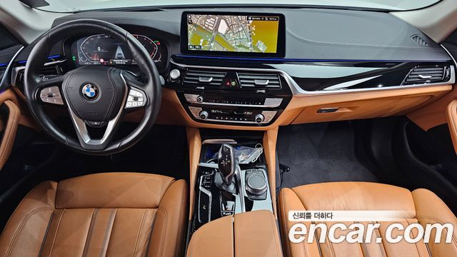 BMW 5-Series 2022 — photo 10