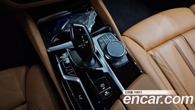 BMW 5-Series 2022 — photo 12