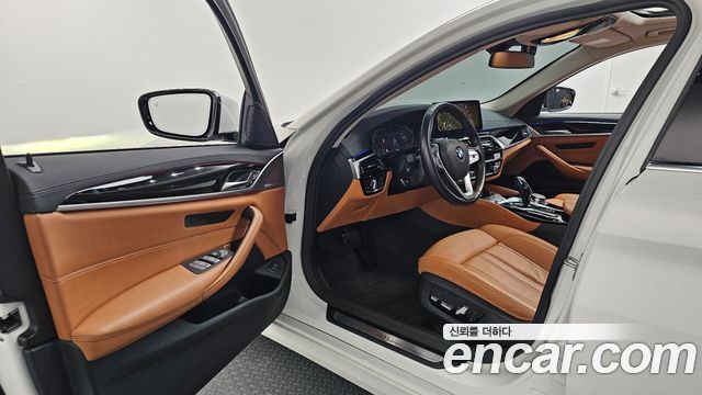BMW 5-Series 2022 — photo 13