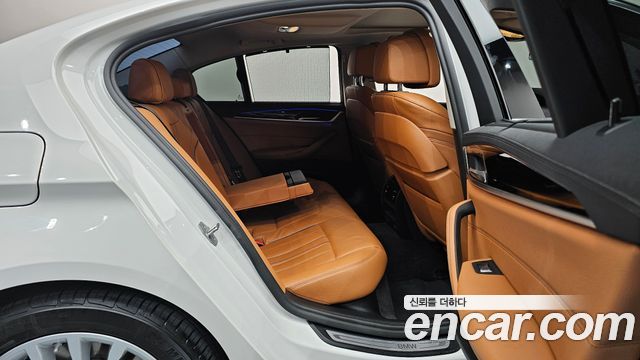 BMW 5-Series 2022 — photo 17