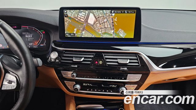 BMW 5-Series 2022 — photo 18