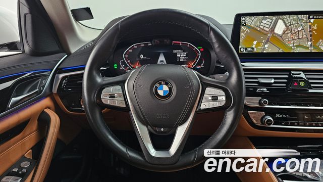 BMW 5-Series 2022 — photo 19