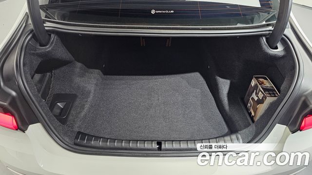 BMW 5-Series 2022 — photo 25