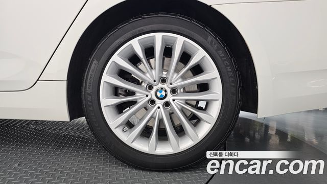 BMW 5-Series 2022 — photo 7