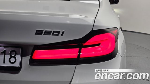 BMW 5-Series 2022 — photo 9