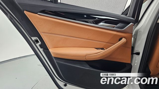BMW 5-Series 2022 — photo 15