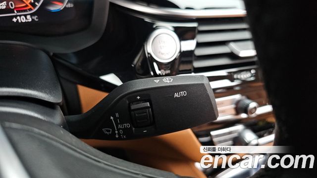 BMW 5-Series 2022 — photo 28