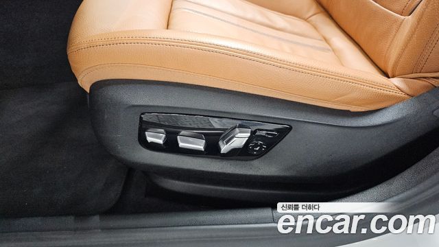 BMW 5-Series 2022 — photo 30