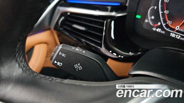 BMW 5-Series 2022 — photo 36