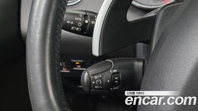Peugeot 308 2013 — photo 20