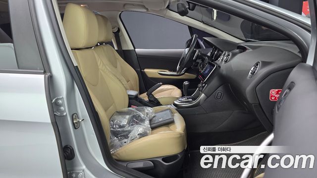 Peugeot 308 2013 — photo 16