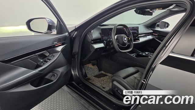 BMW 5-Series 2024 — photo 13