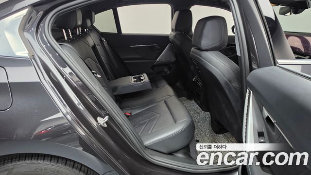 BMW 5-Series 2024 — photo 17