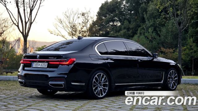 BMW 7-Series 2021 — photo 3