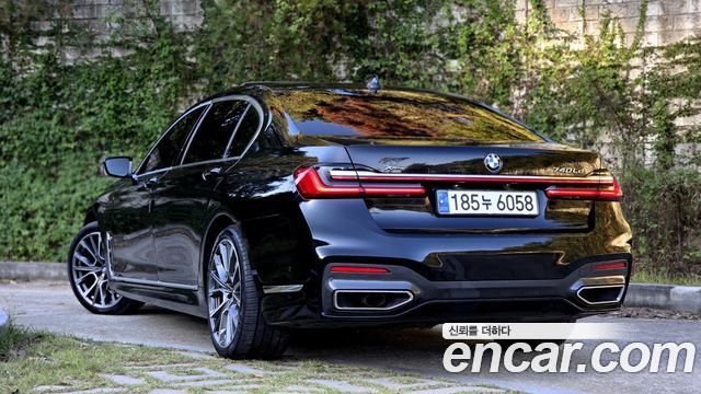 BMW 7-Series 2021 — photo 7