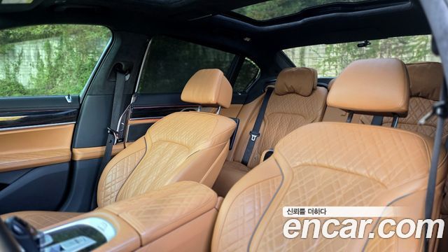 BMW 7-Series 2021 — photo 13